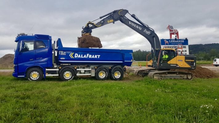 Lastbil Grävmaskin Leksandsbröd